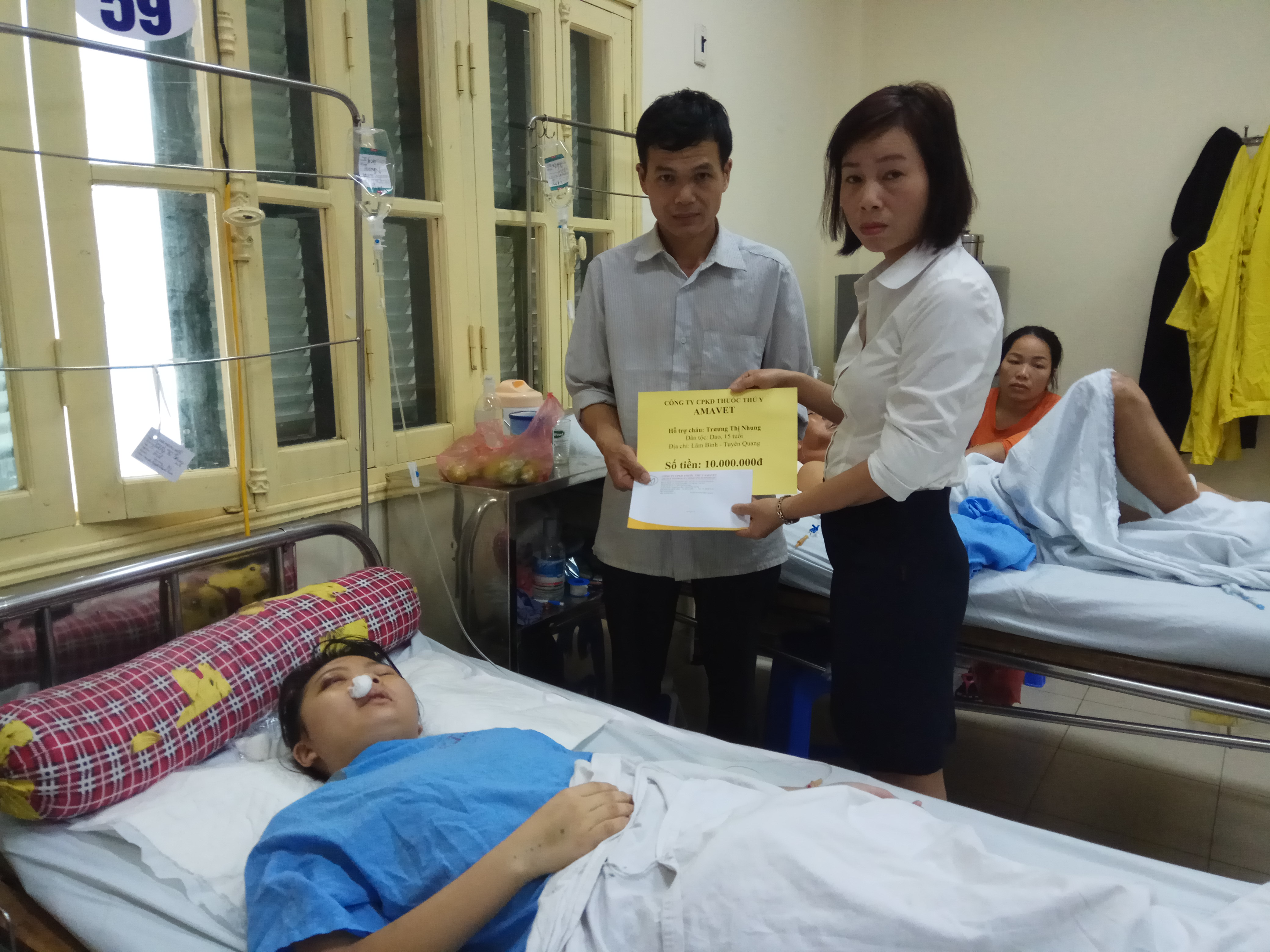 Amavet giúp đỡ hoàn cảnh khó khăn tại bệnh viện Việt Đức