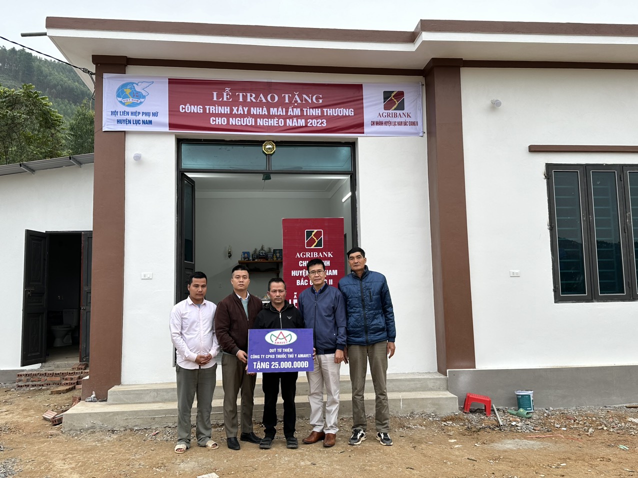 Amavet tiếp tục hỗ trợ gia đình người phụ nữ ở Bắc Giang chết cháy giữa rừng
