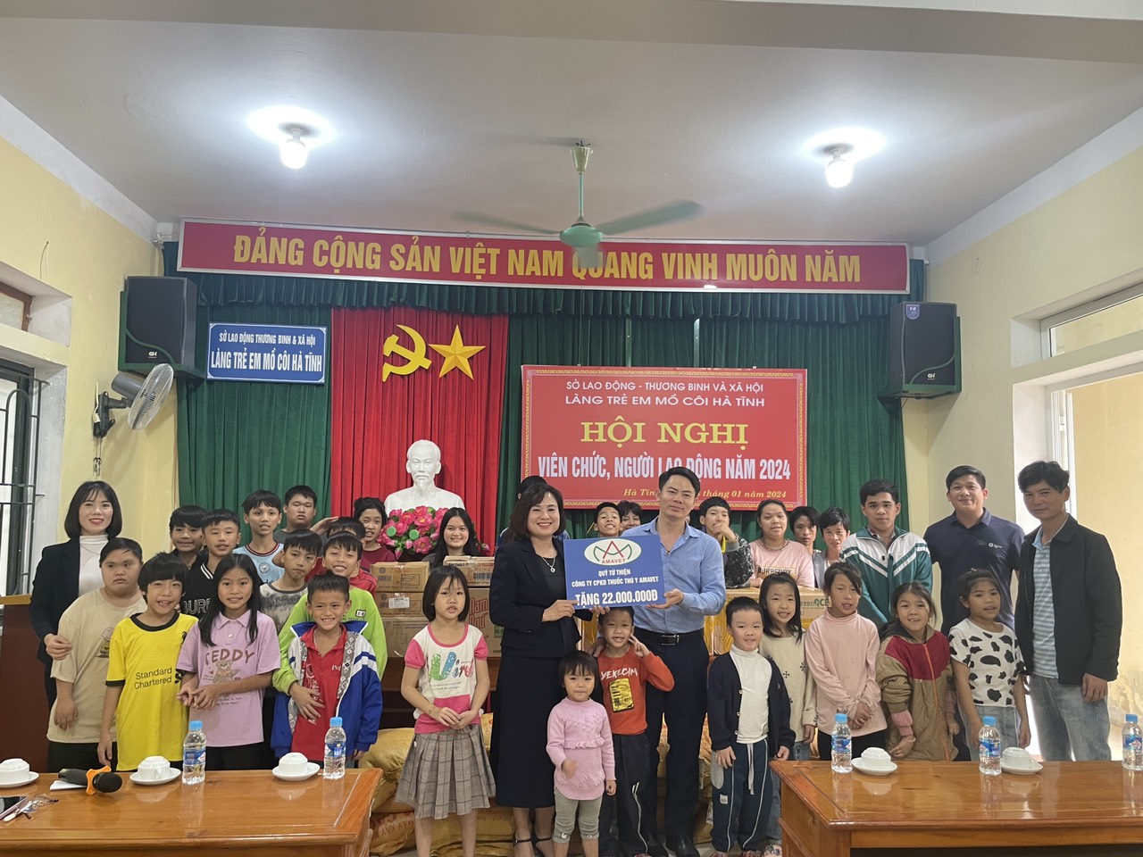 Amavet tặng quà Làng trẻ mồ côi Hà Tĩnh