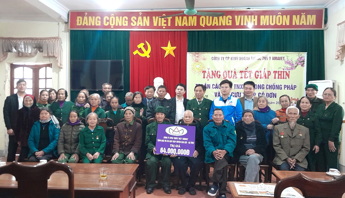 Amavet tặng quà Tết cho các cựu thanh niên xung phong Hà Tĩnh nhân dịp tết Giáp Thìn
