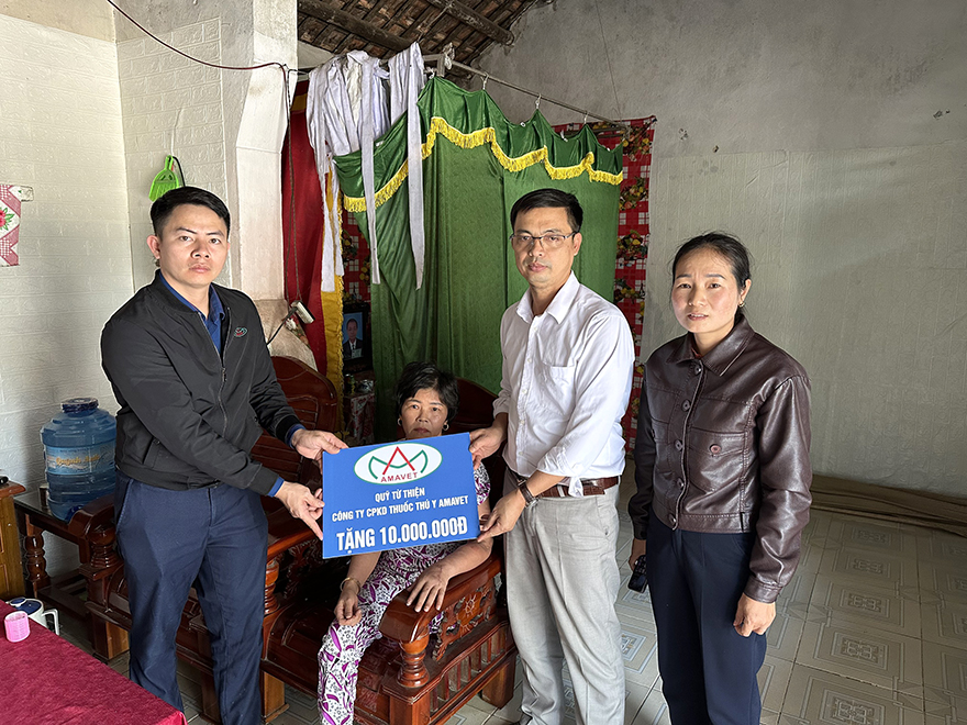 Amavet trao hỗ trợ bệnh nhân có hoàn cảnh khó khăn ở Nghệ An