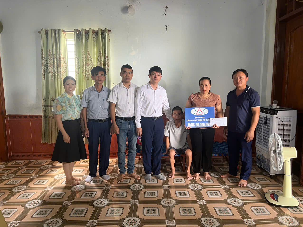 Amavet trao hỗ trợ cô giáo mầm non có chồng con cùng mang trọng bệnh