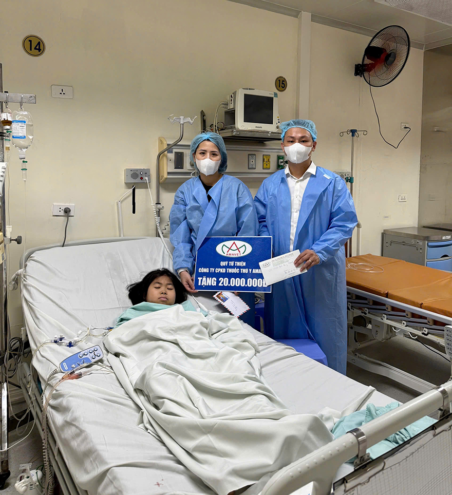 Amavet thăm và tặng quà cháu Hà Phương – bé gái ghép thận tại Bệnh viện Việt Đức