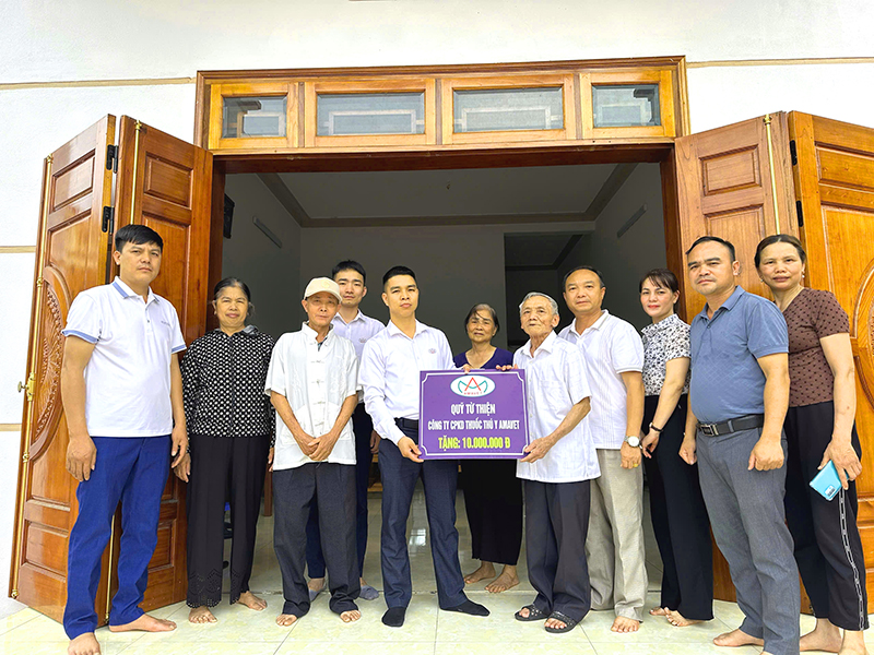 Amavet trao quà hỗ trợ cháu bé mắc bệnh hiểm nghèo tại Vĩnh Phúc